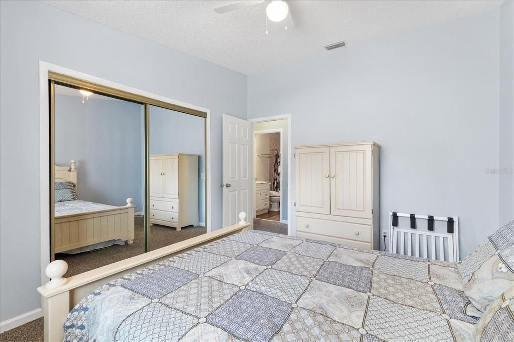 На продажу: $325,000 (2 спален, 2 ванн, 1352 Квадратных фут)