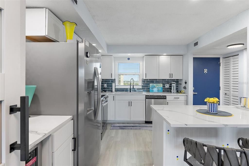 For Sale: $174,000 (1 beds, 1 baths, 815 Square Feet)