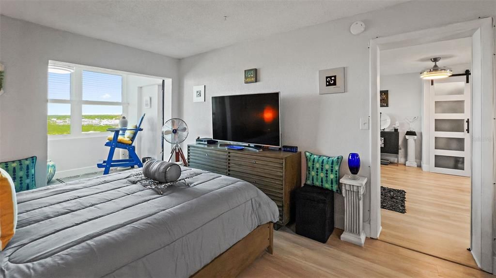 For Sale: $174,000 (1 beds, 1 baths, 815 Square Feet)