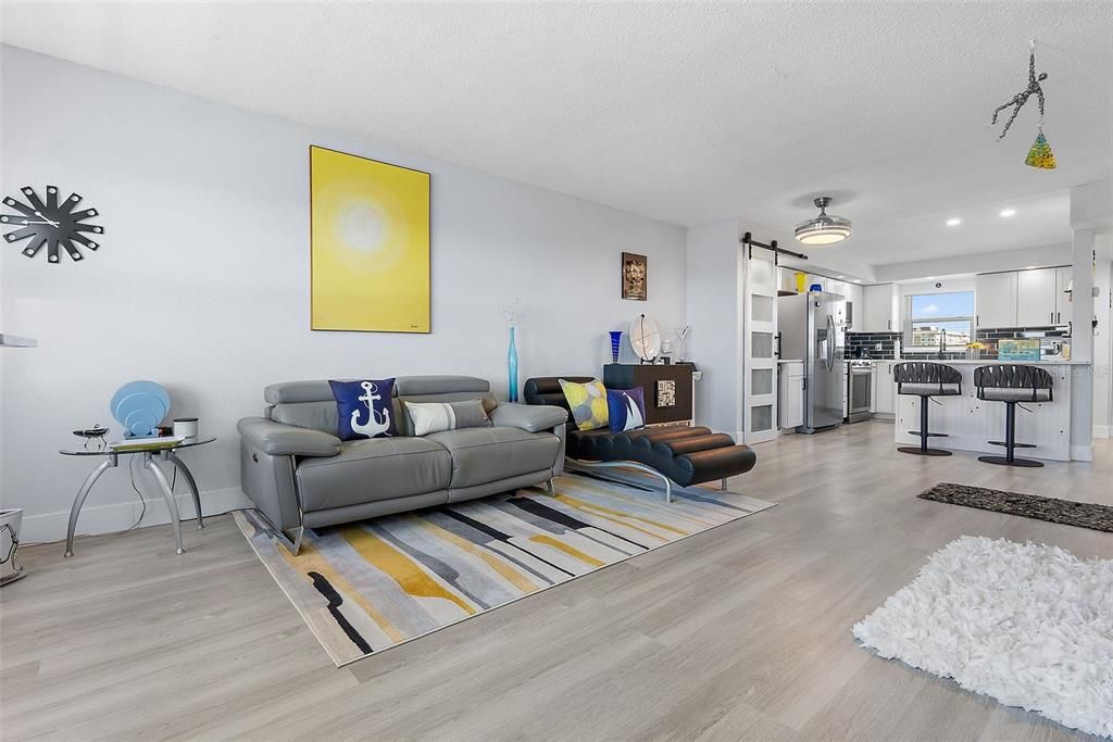 For Sale: $174,000 (1 beds, 1 baths, 815 Square Feet)