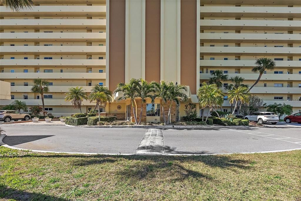 For Sale: $174,000 (1 beds, 1 baths, 815 Square Feet)
