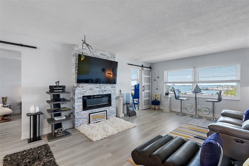 For Sale: $174,000 (1 beds, 1 baths, 815 Square Feet)