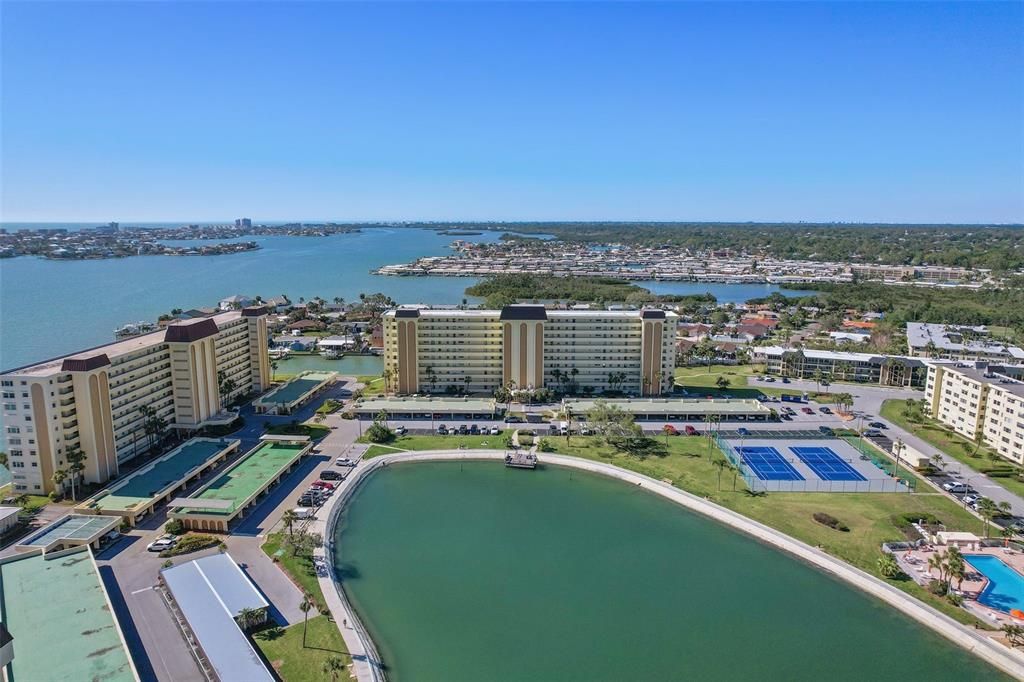 For Sale: $174,000 (1 beds, 1 baths, 815 Square Feet)