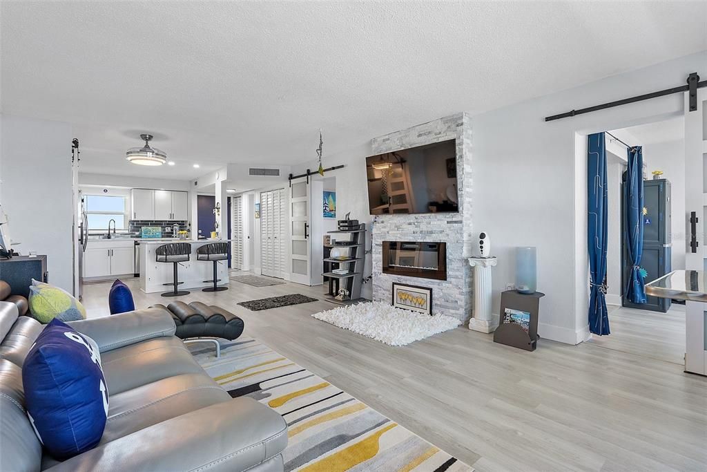 For Sale: $174,000 (1 beds, 1 baths, 815 Square Feet)
