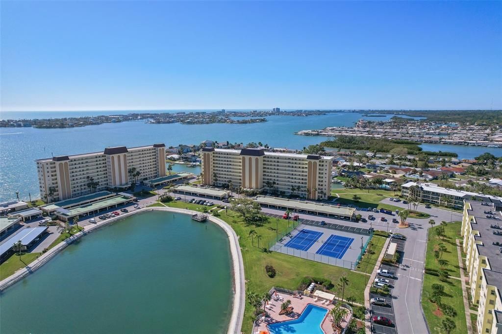 For Sale: $174,000 (1 beds, 1 baths, 815 Square Feet)