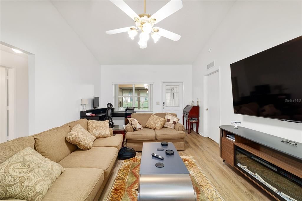 En Venta: $139,900 (2 camas, 2 baños, 1103 Pies cuadrados)