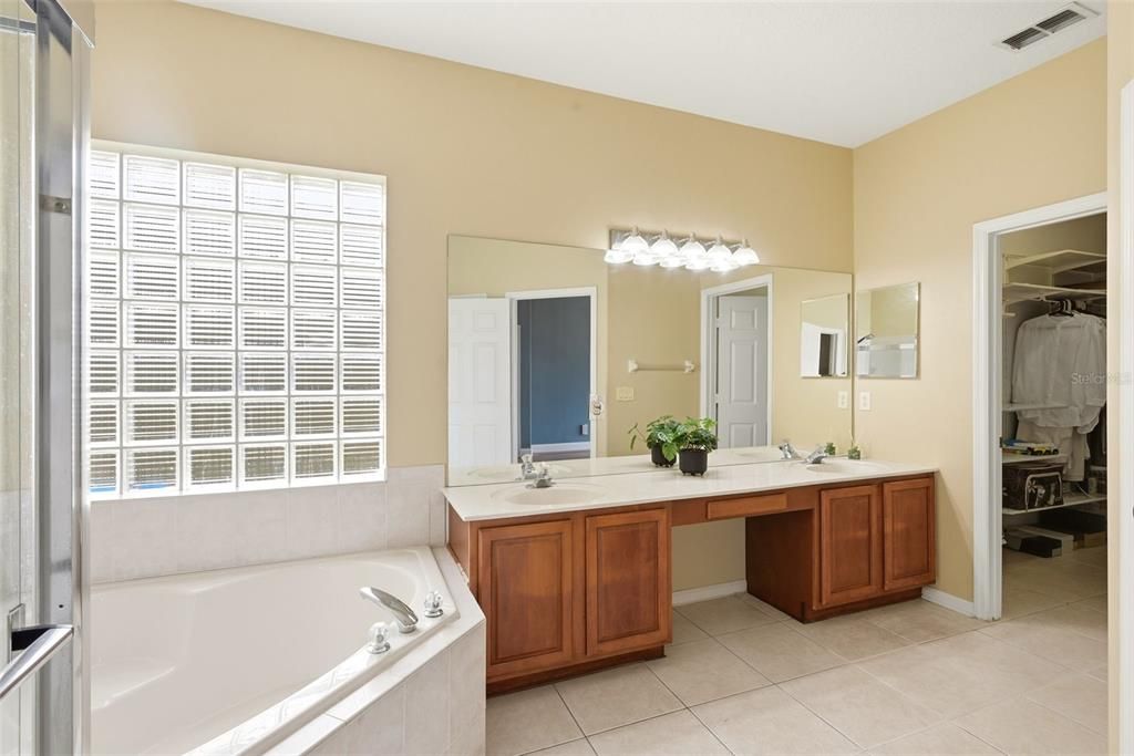 For Sale: $684,000 (5 beds, 3 baths, 3228 Square Feet)