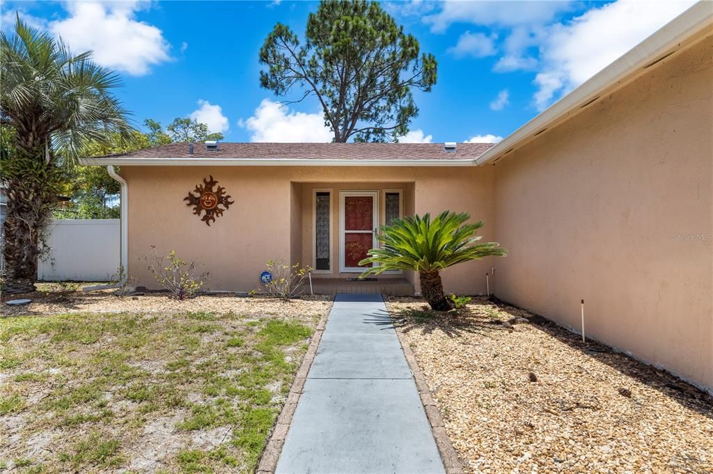 For Sale: $359,990 (2 beds, 2 baths, 1176 Square Feet)