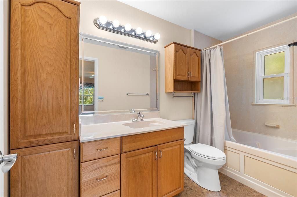 For Sale: $359,990 (2 beds, 2 baths, 1176 Square Feet)