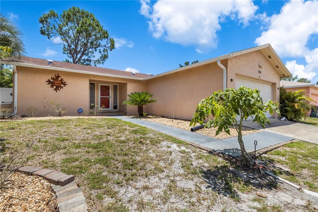 For Sale: $359,990 (2 beds, 2 baths, 1176 Square Feet)