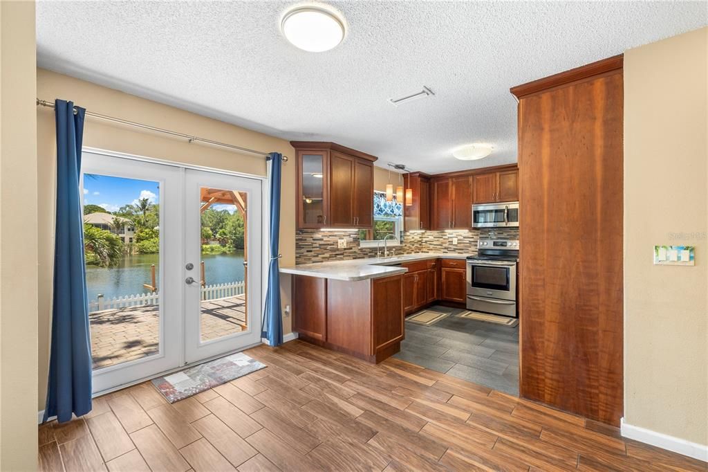 For Sale: $359,990 (2 beds, 2 baths, 1176 Square Feet)