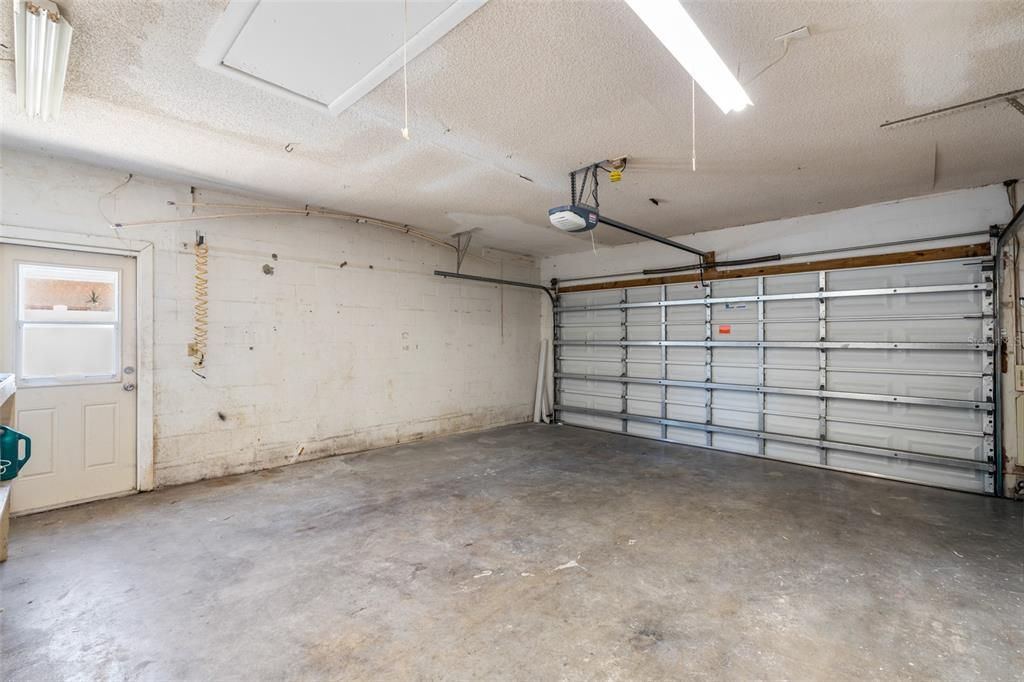 For Sale: $359,990 (2 beds, 2 baths, 1176 Square Feet)