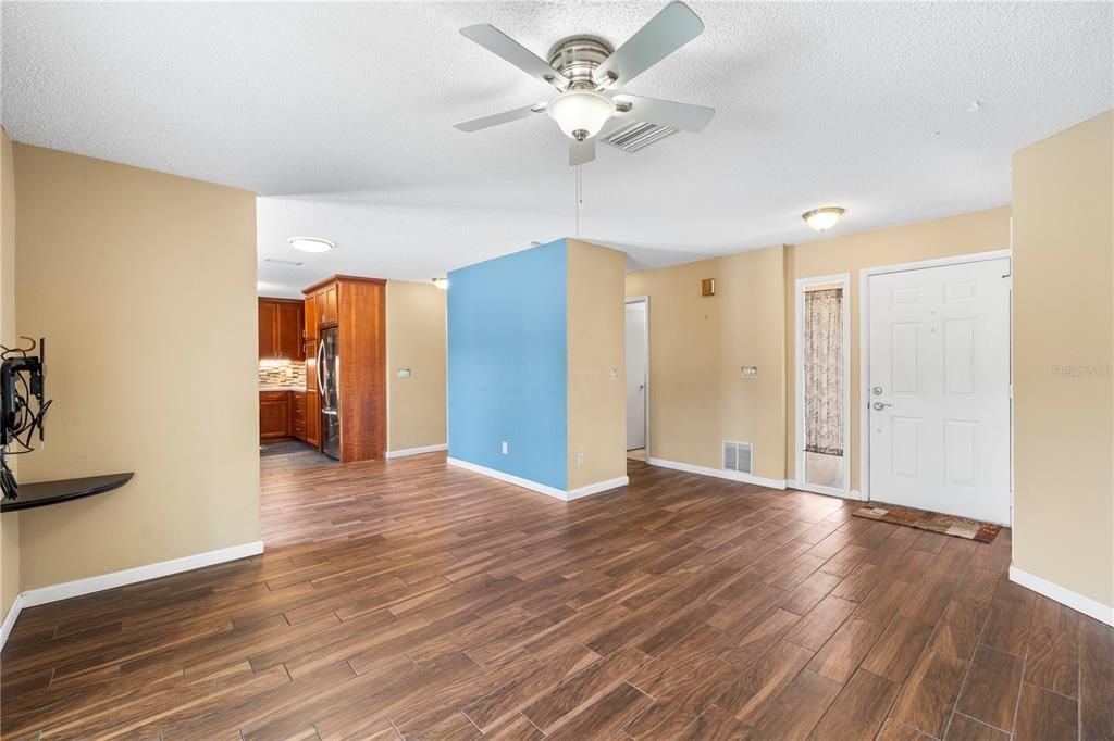 For Sale: $359,990 (2 beds, 2 baths, 1176 Square Feet)