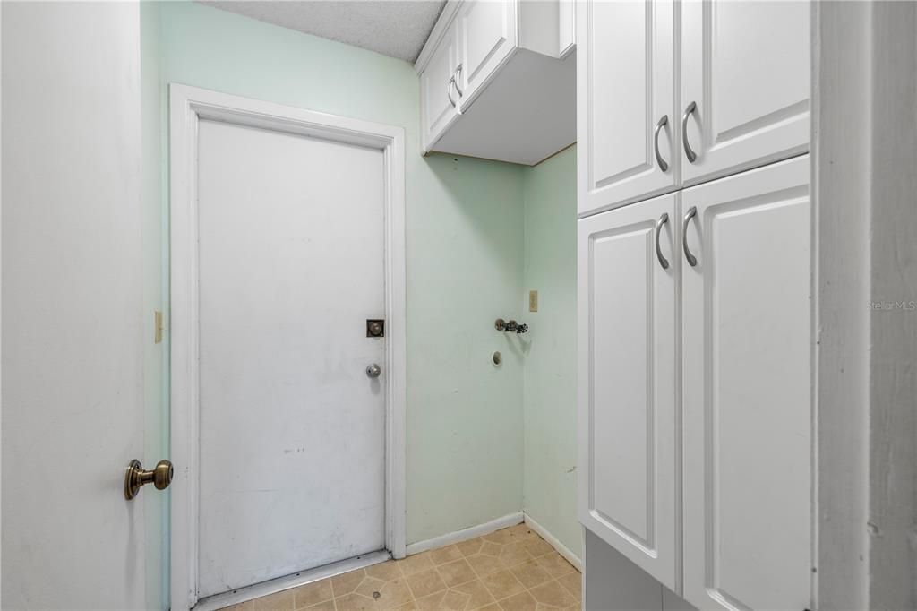 For Sale: $359,990 (2 beds, 2 baths, 1176 Square Feet)