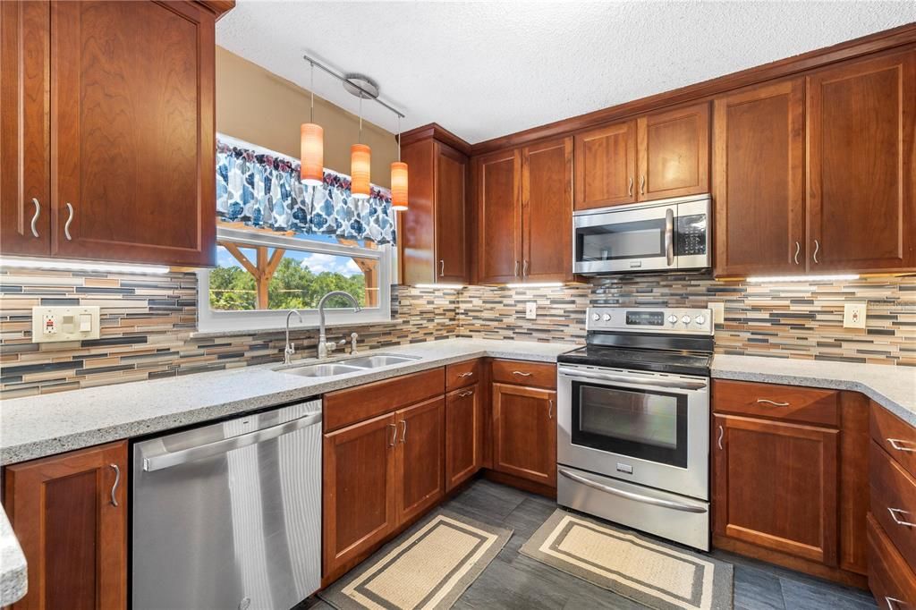 For Sale: $359,990 (2 beds, 2 baths, 1176 Square Feet)