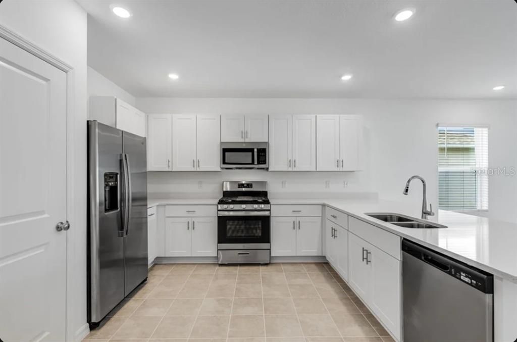 For Sale: $324,479 (3 beds, 2 baths, 1603 Square Feet)