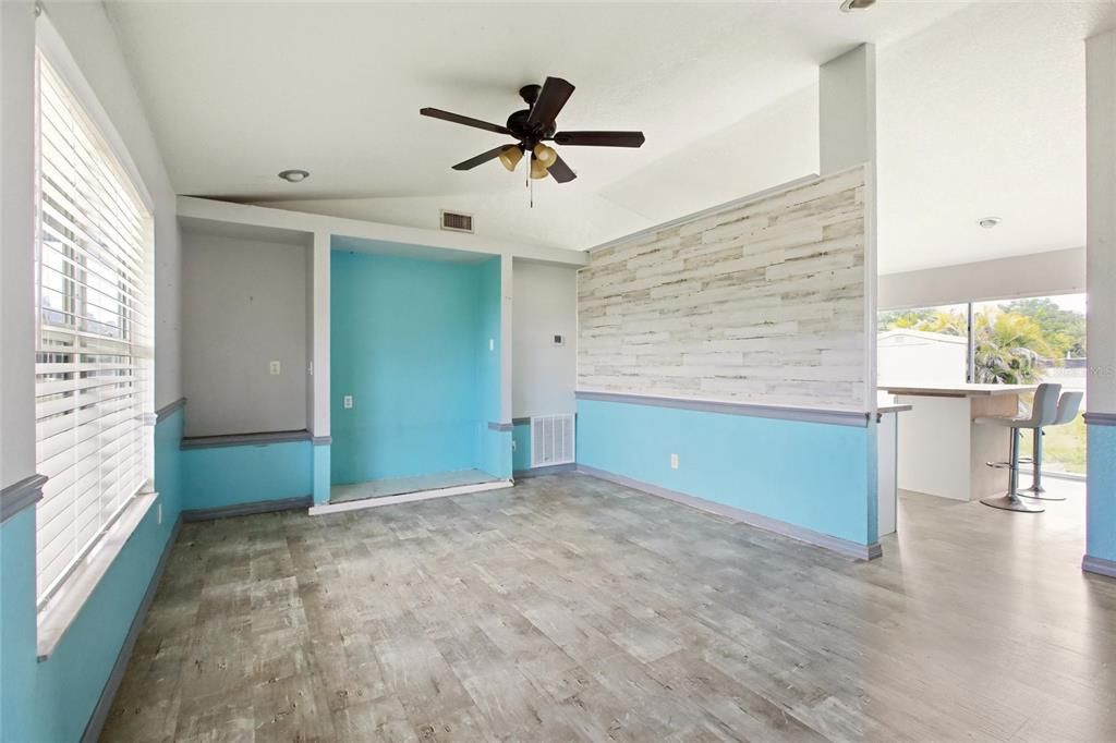 For Sale: $195,000 (3 beds, 2 baths, 1104 Square Feet)