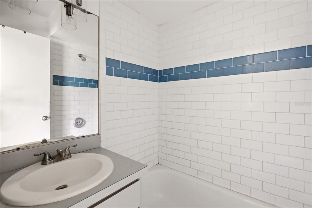 For Sale: $195,000 (3 beds, 2 baths, 1104 Square Feet)