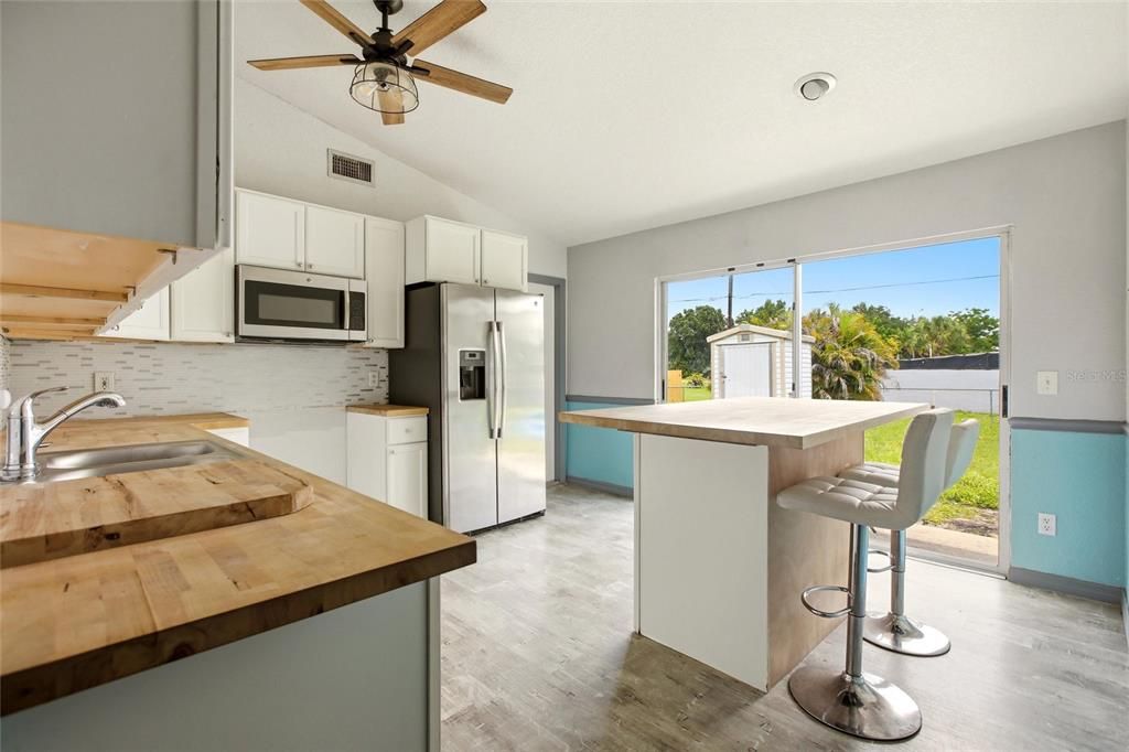 For Sale: $195,000 (3 beds, 2 baths, 1104 Square Feet)