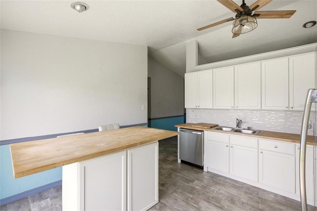 For Sale: $195,000 (3 beds, 2 baths, 1104 Square Feet)