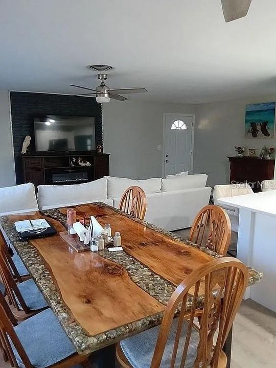 En Venta: $549,000 (3 camas, 3 baños, 1344 Pies cuadrados)