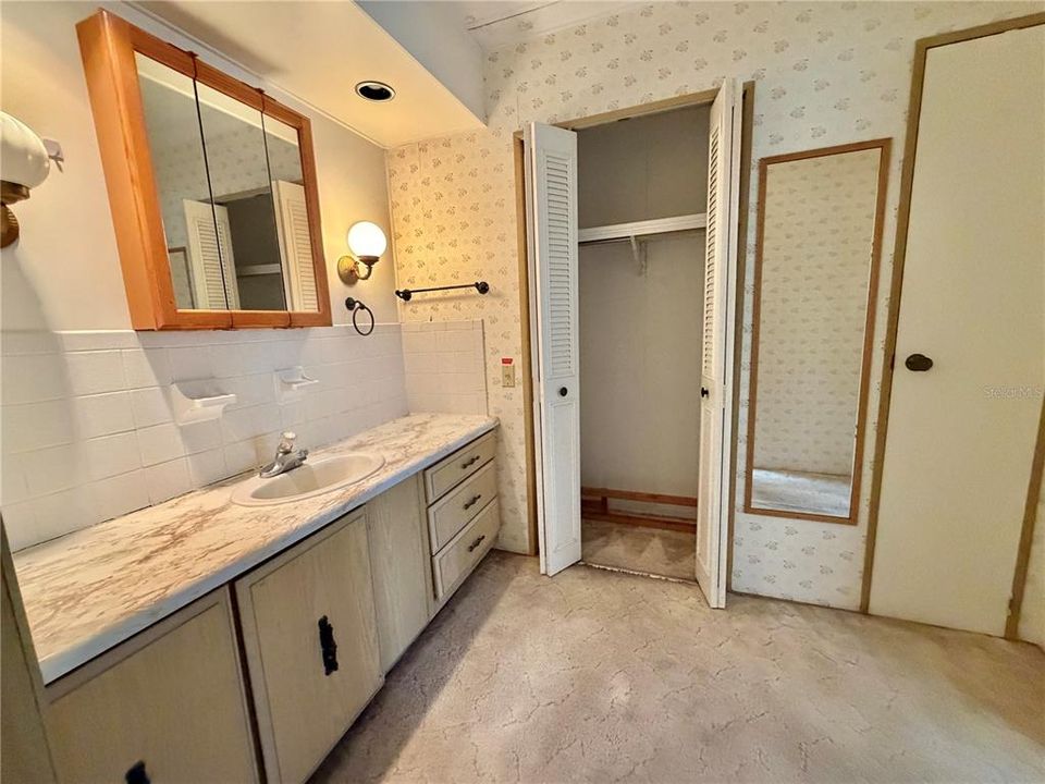 For Sale: $79,000 (2 beds, 2 baths, 1312 Square Feet)