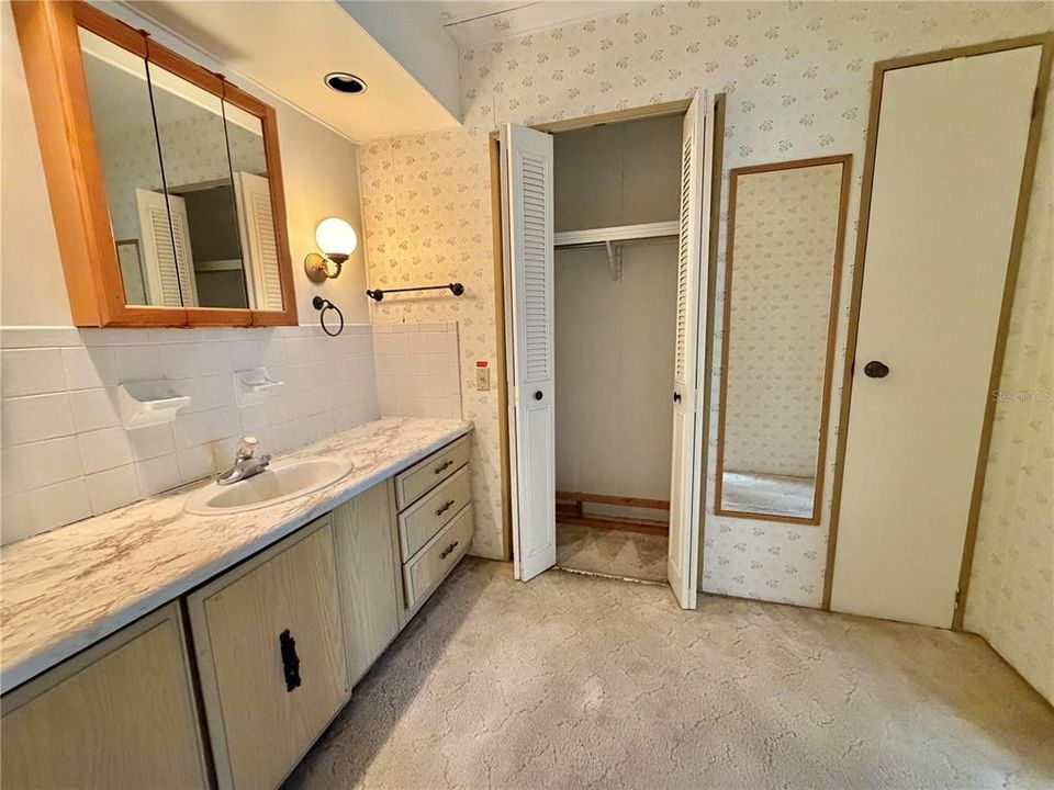 For Sale: $79,000 (2 beds, 2 baths, 1312 Square Feet)
