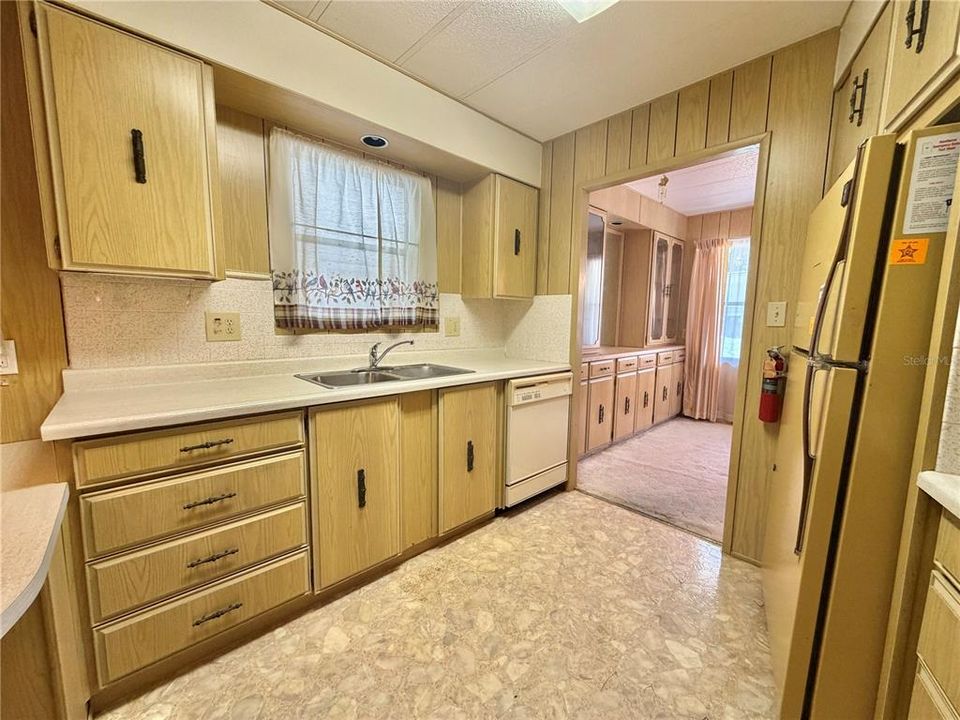For Sale: $79,000 (2 beds, 2 baths, 1312 Square Feet)