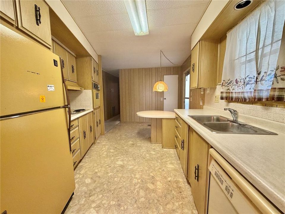 For Sale: $79,000 (2 beds, 2 baths, 1312 Square Feet)