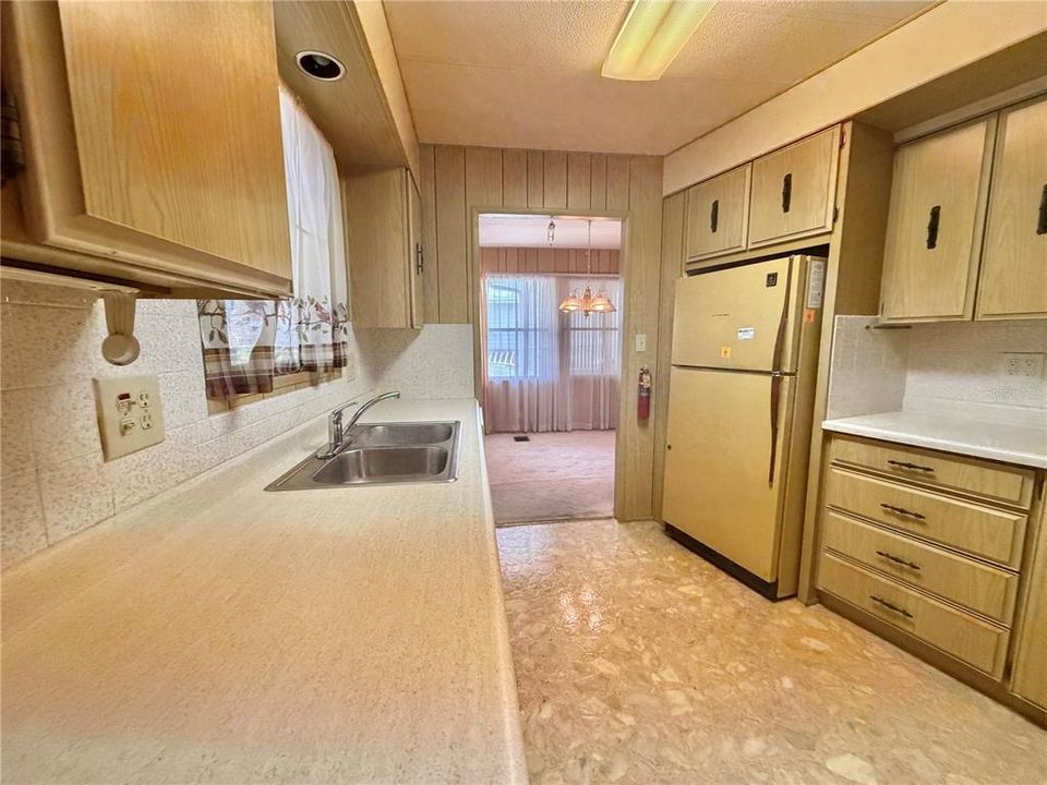 For Sale: $79,000 (2 beds, 2 baths, 1312 Square Feet)