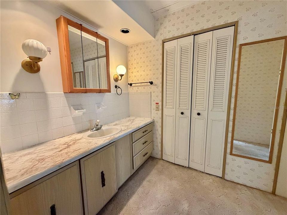 For Sale: $79,000 (2 beds, 2 baths, 1312 Square Feet)