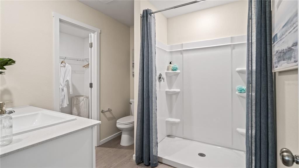 Activo con contrato: $233,990 (3 camas, 2 baños, 1424 Pies cuadrados)
