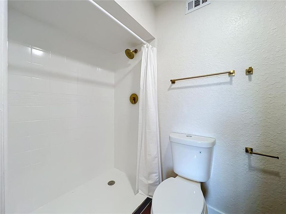 На продажу: $299,990 (4 спален, 2 ванн, 1196 Квадратных фут)