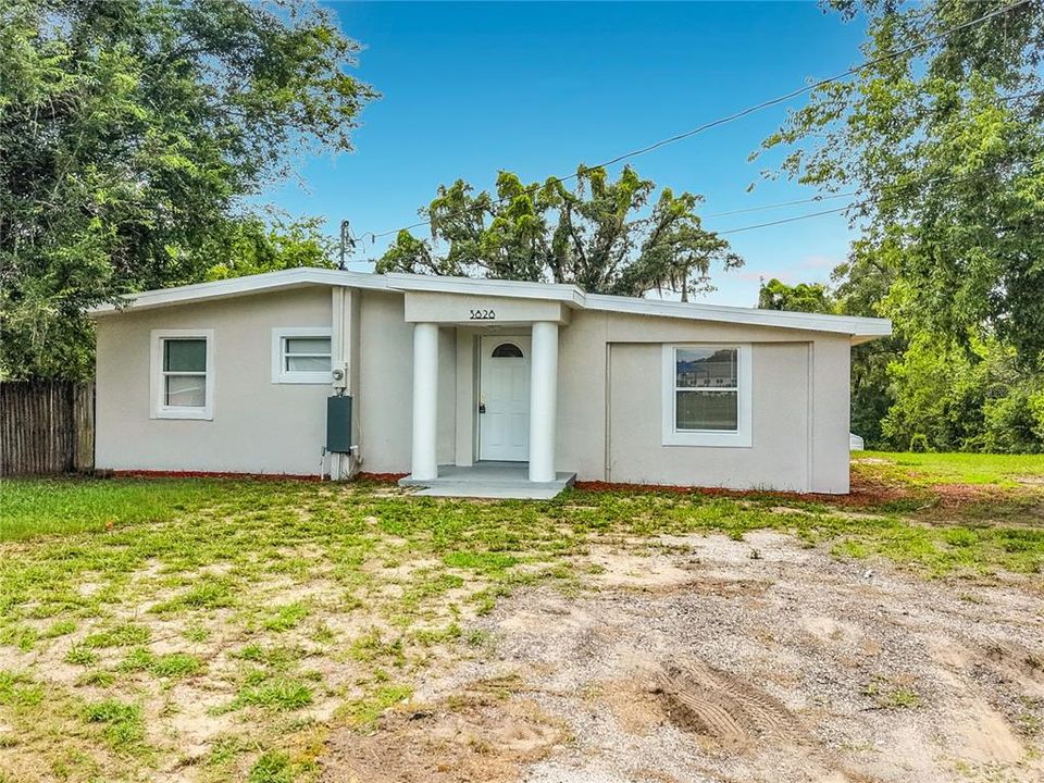 На продажу: $299,990 (4 спален, 2 ванн, 1196 Квадратных фут)