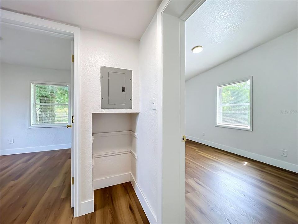 На продажу: $299,990 (4 спален, 2 ванн, 1196 Квадратных фут)