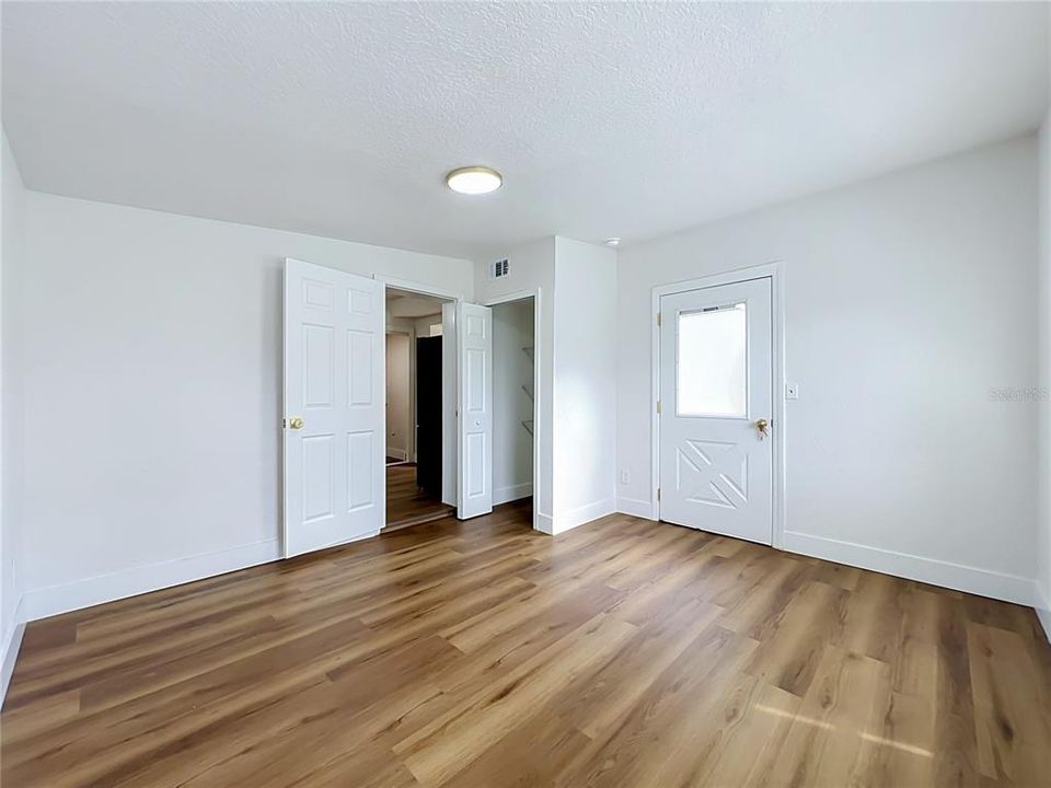 На продажу: $299,990 (4 спален, 2 ванн, 1196 Квадратных фут)