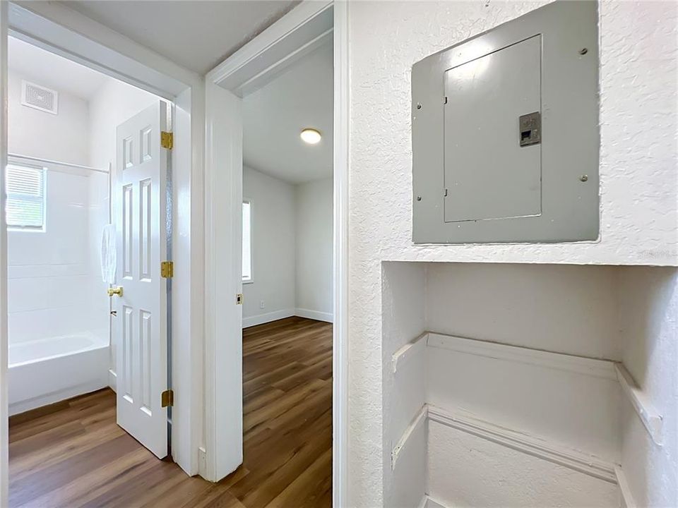 На продажу: $299,990 (4 спален, 2 ванн, 1196 Квадратных фут)