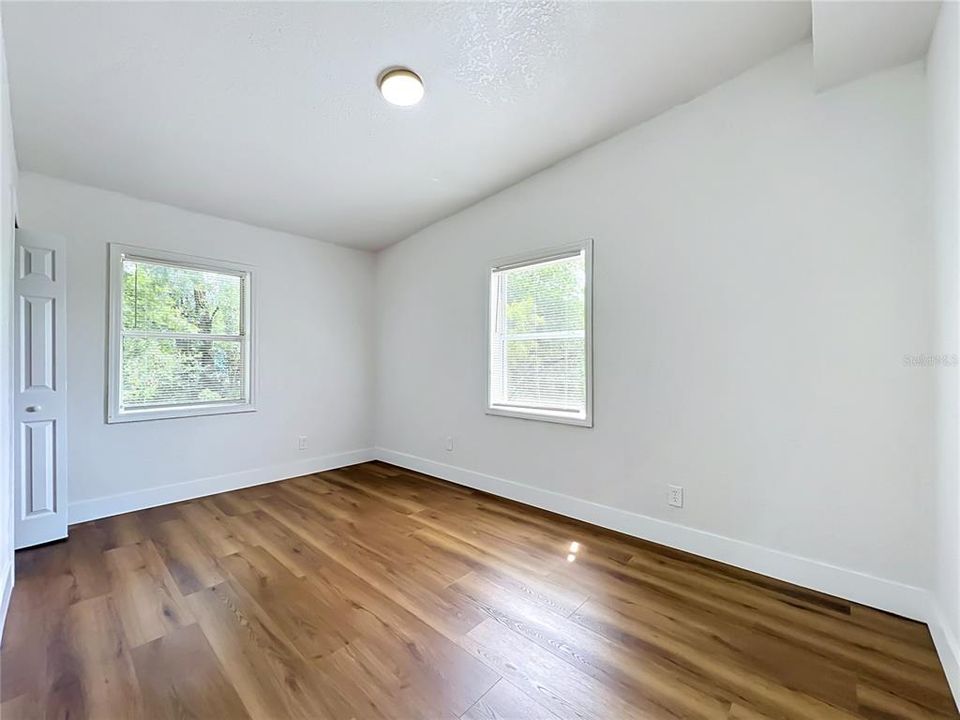 На продажу: $299,990 (4 спален, 2 ванн, 1196 Квадратных фут)