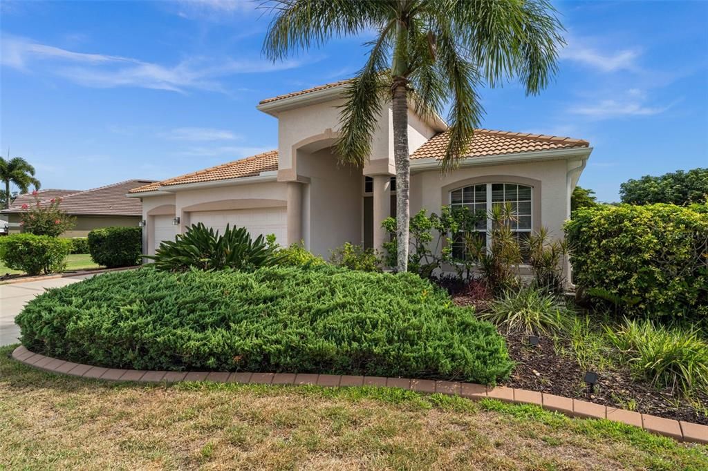 For Sale: $649,900 (3 beds, 3 baths, 2359 Square Feet)