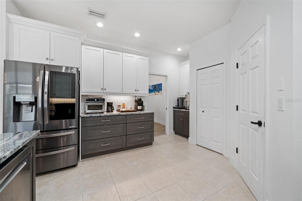 For Sale: $649,900 (3 beds, 3 baths, 2359 Square Feet)