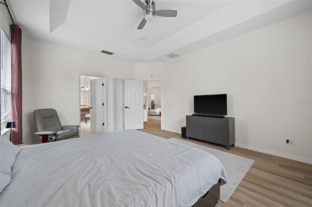 For Sale: $649,900 (3 beds, 3 baths, 2359 Square Feet)