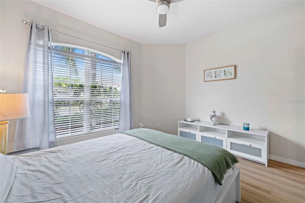 For Sale: $649,900 (3 beds, 3 baths, 2359 Square Feet)