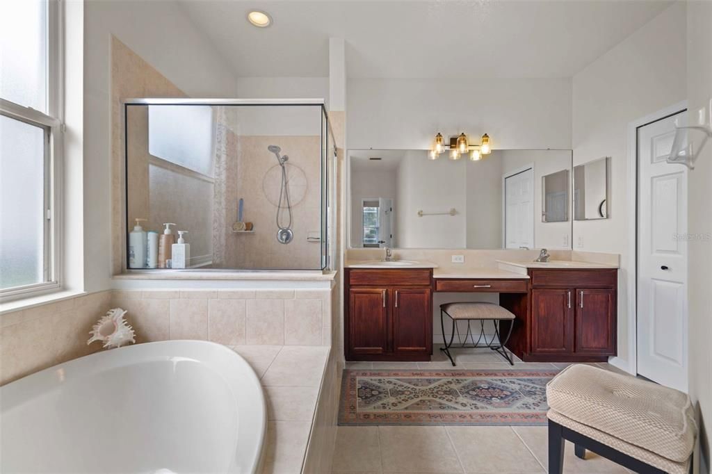For Sale: $649,900 (3 beds, 3 baths, 2359 Square Feet)