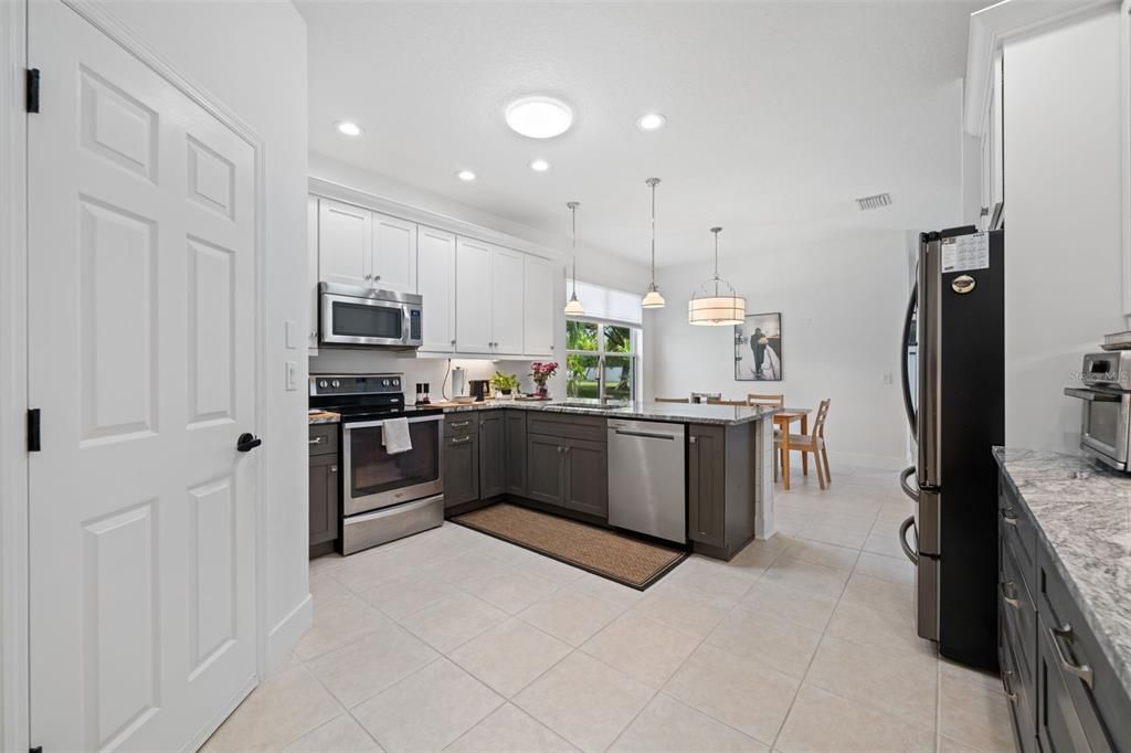 For Sale: $649,900 (3 beds, 3 baths, 2359 Square Feet)