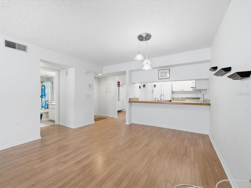 На продажу: $150,000 (2 спален, 2 ванн, 1103 Квадратных фут)
