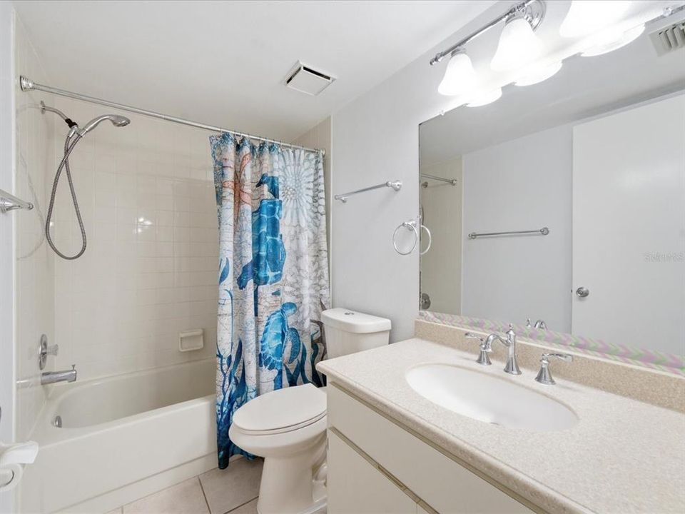 На продажу: $150,000 (2 спален, 2 ванн, 1103 Квадратных фут)