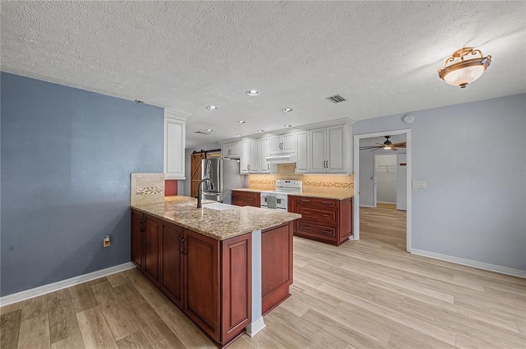For Sale: $599,000 (4 beds, 3 baths, 2645 Square Feet)