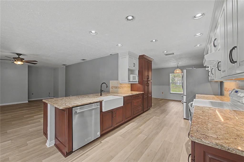 For Sale: $599,000 (4 beds, 3 baths, 2645 Square Feet)
