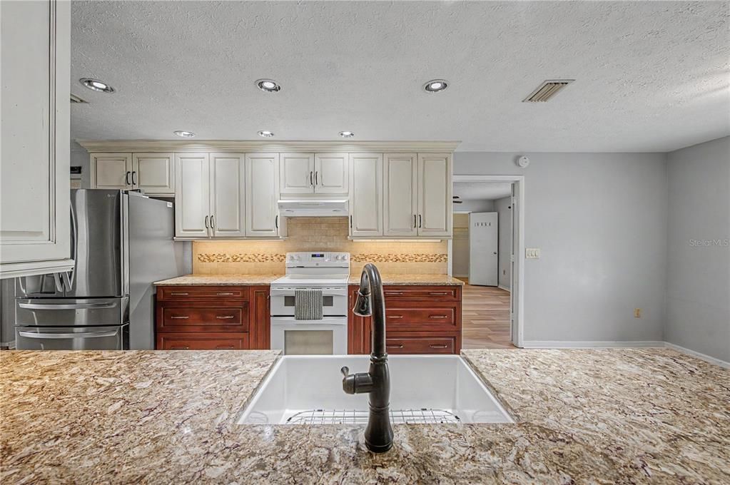 For Sale: $599,000 (4 beds, 3 baths, 2645 Square Feet)