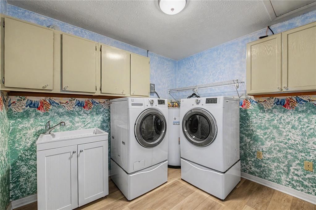 For Sale: $599,000 (4 beds, 3 baths, 2645 Square Feet)
